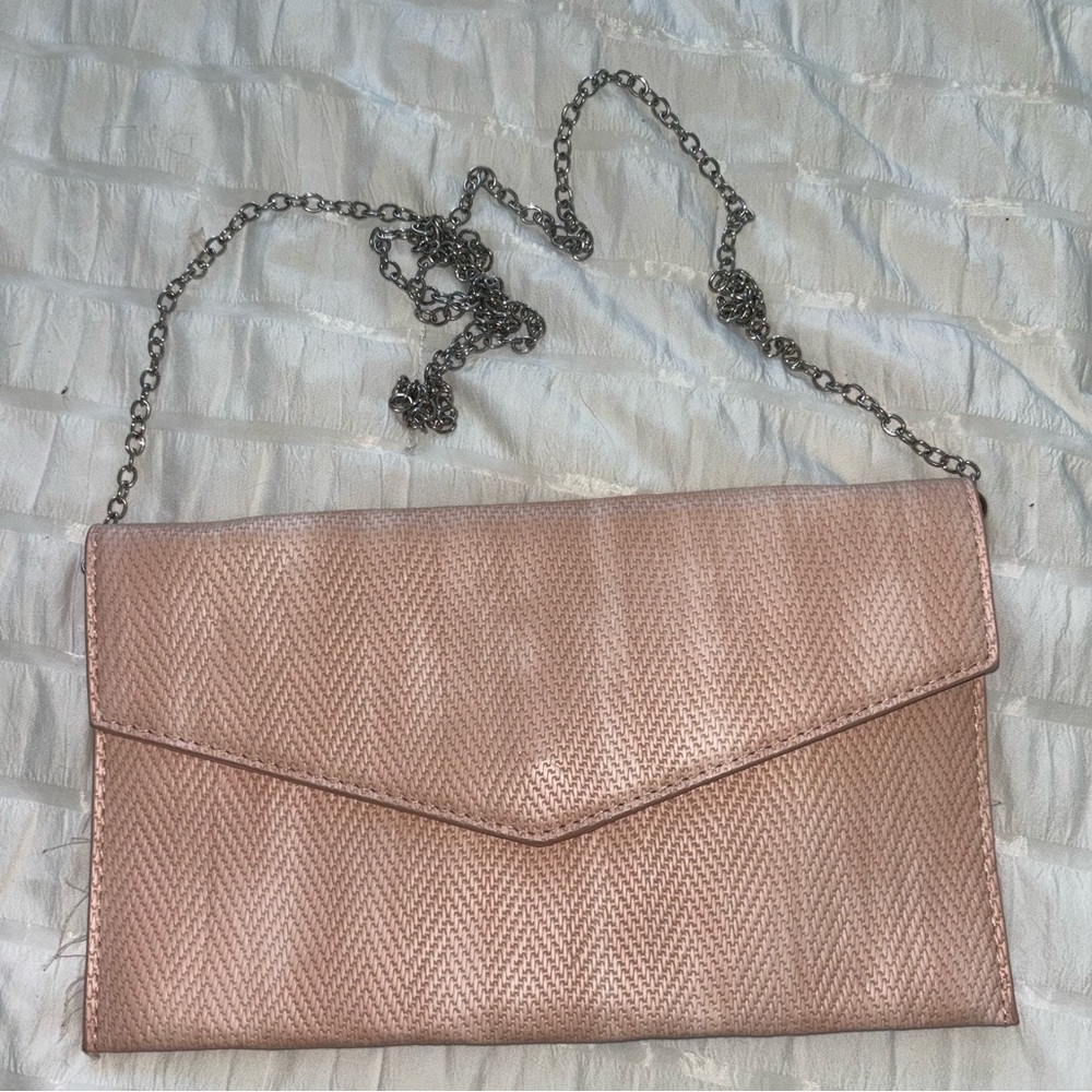Cross body purse. Salmon pink color.